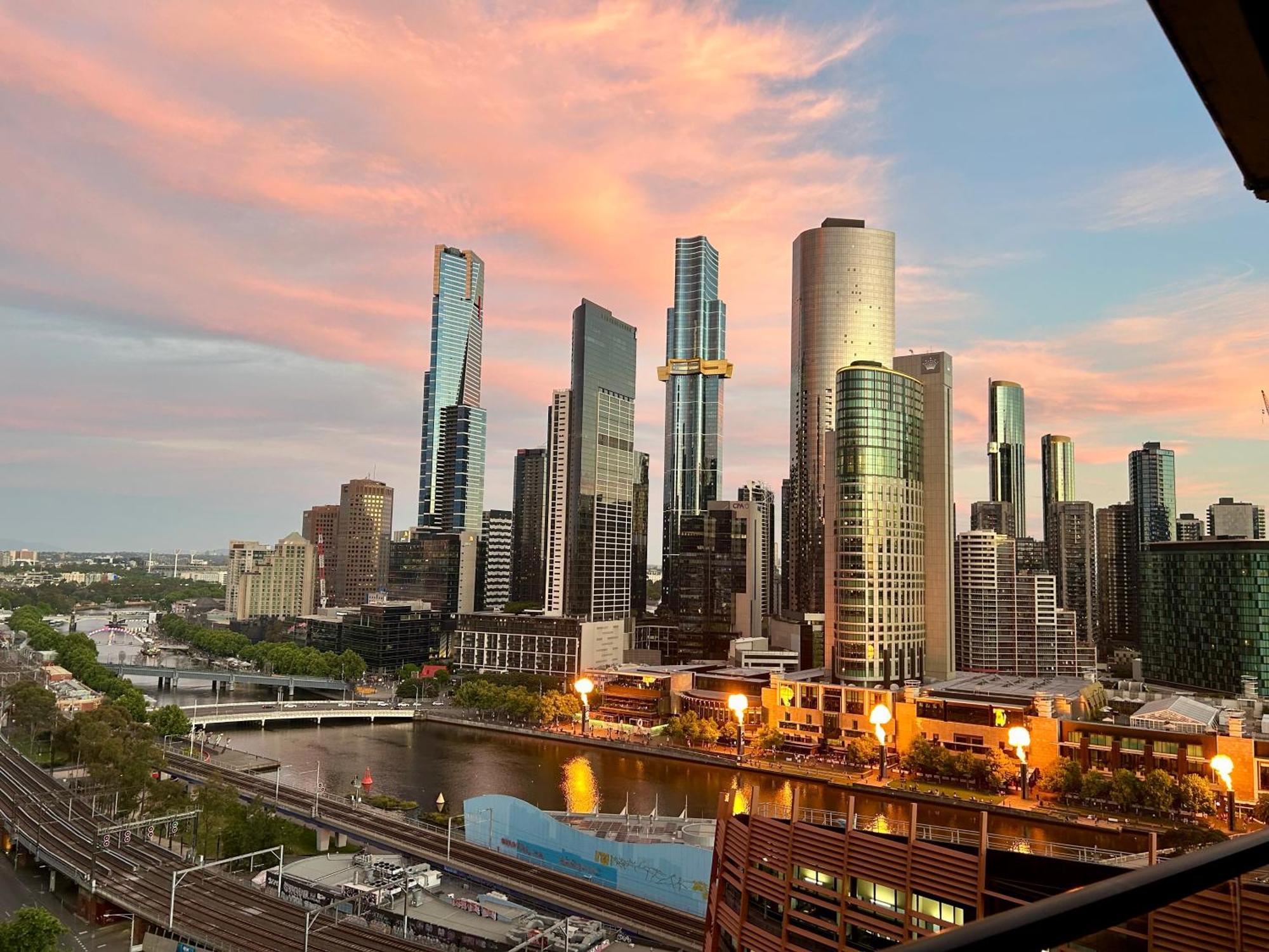 Aura2107, 2 Bedroom Apartment With Balcony, Stunning Yarra River And City Views Melbourne Dış mekan fotoğraf